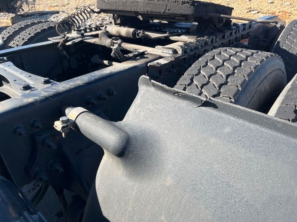 Day Cab Tractor-Heavy Duty Tractors-Freightliner-2018-T12664ST-Decatur-AL-413,919\n\t\tmiles-$ 44,750 - Image 21