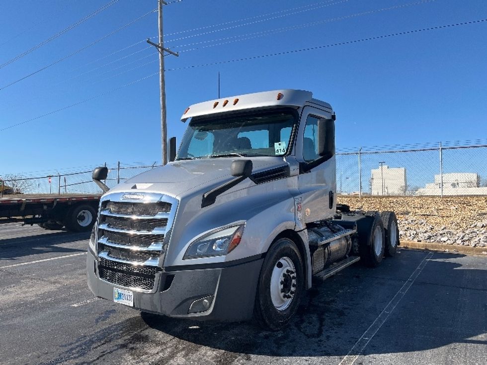 Day Cab Tractor-Heavy Duty Tractors-Freightliner-2018-T12664ST-Decatur-AL-413,919\n\t\tmiles-$ 44,750 - Image 3