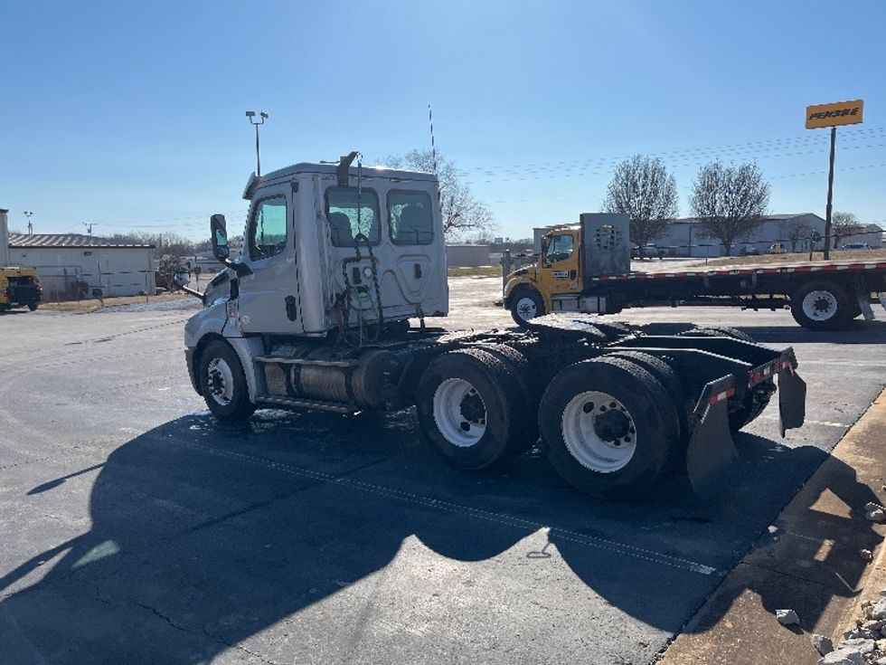 Day Cab Tractor-Heavy Duty Tractors-Freightliner-2018-T12664ST-Decatur-AL-413,919\n\t\tmiles-$ 44,750 - Image 5