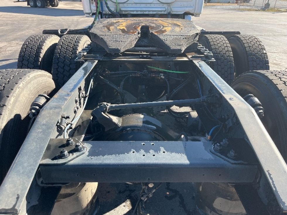 Day Cab Tractor-Heavy Duty Tractors-Freightliner-2018-T12664ST-Decatur-AL-413,919\n\t\tmiles-$ 44,750 - Image 6