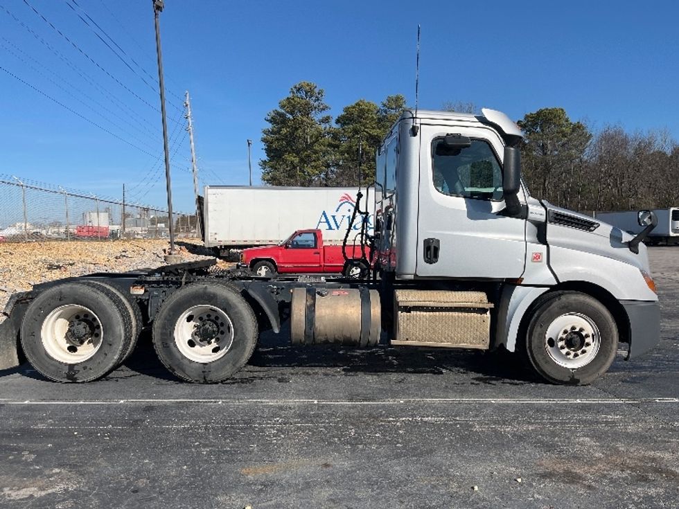 Day Cab Tractor-Heavy Duty Tractors-Freightliner-2018-T12664ST-Decatur-AL-413,919\n\t\tmiles-$ 44,750 - Image 8
