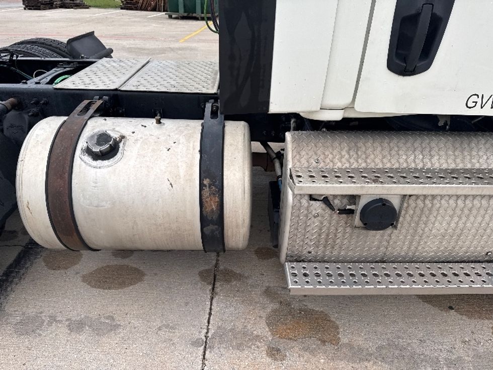 Day Cab Tractor-Heavy Duty Tractors-Freightliner-2018-T12664ST-Denton-TX-569,702\n\t\tmiles-$ 36,750 - Image 17