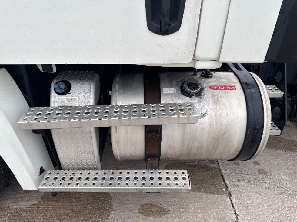 Day Cab Tractor-Heavy Duty Tractors-Freightliner-2018-T12664ST-Denton-TX-569,702\n\t\tmiles-$ 36,750 - Image 18