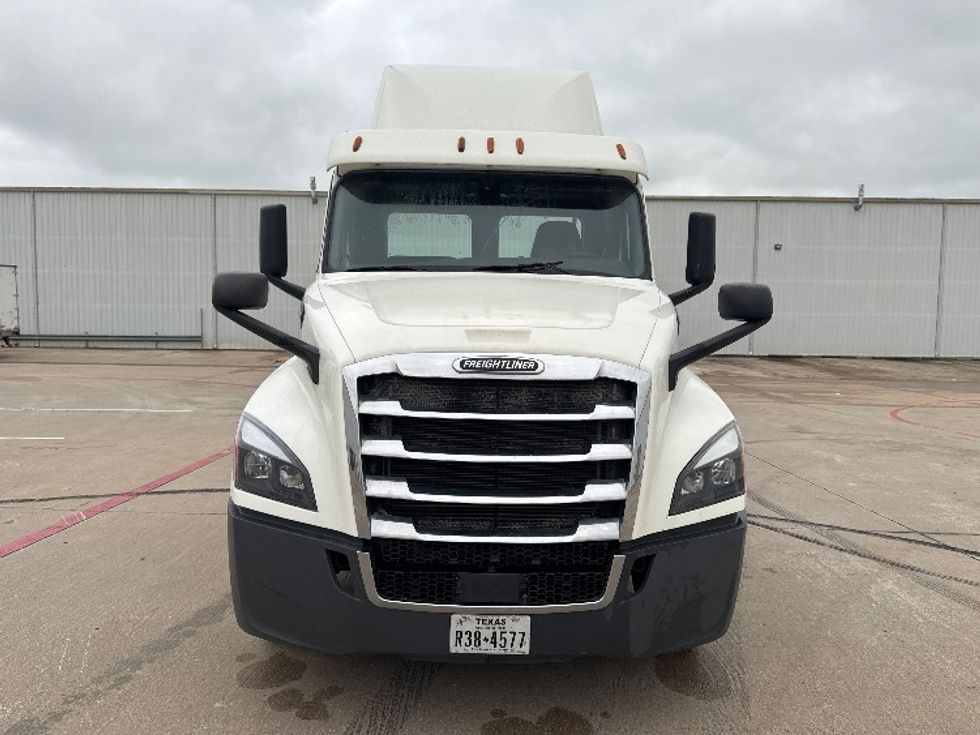 Day Cab Tractor-Heavy Duty Tractors-Freightliner-2018-T12664ST-Denton-TX-569,702\n\t\tmiles-$ 36,750 - Image 2
