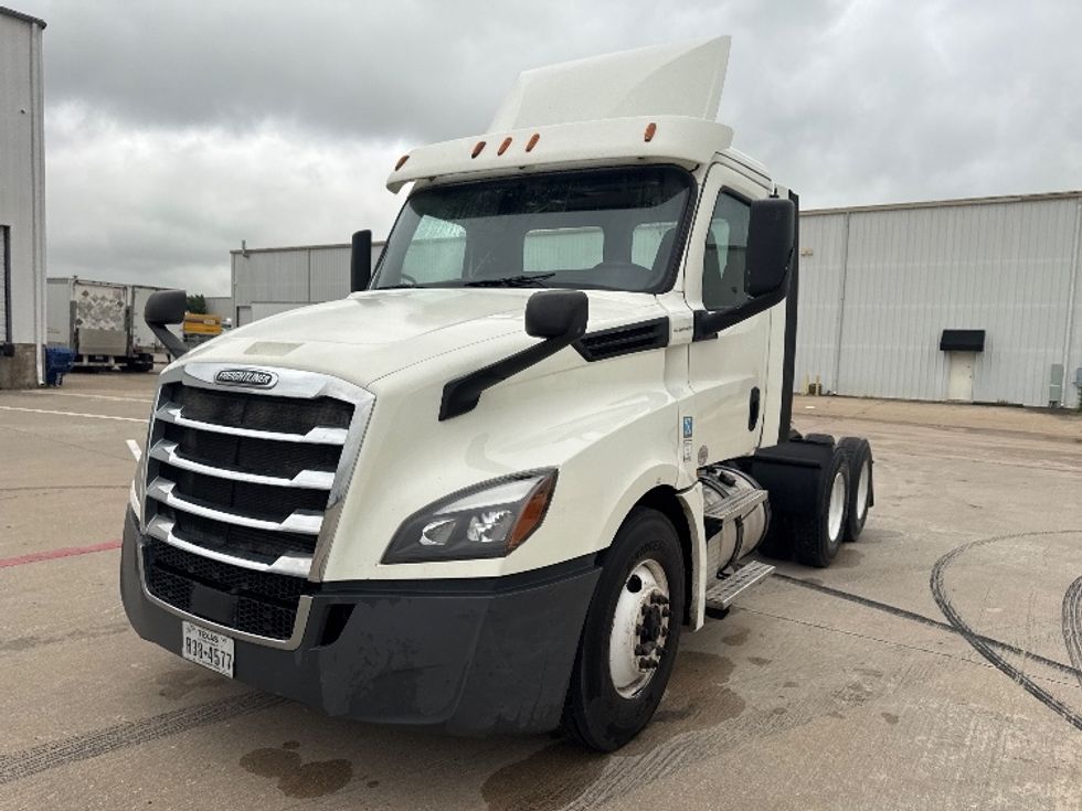 Day Cab Tractor-Heavy Duty Tractors-Freightliner-2018-T12664ST-Denton-TX-569,702\n\t\tmiles-$ 36,750 - Image 3