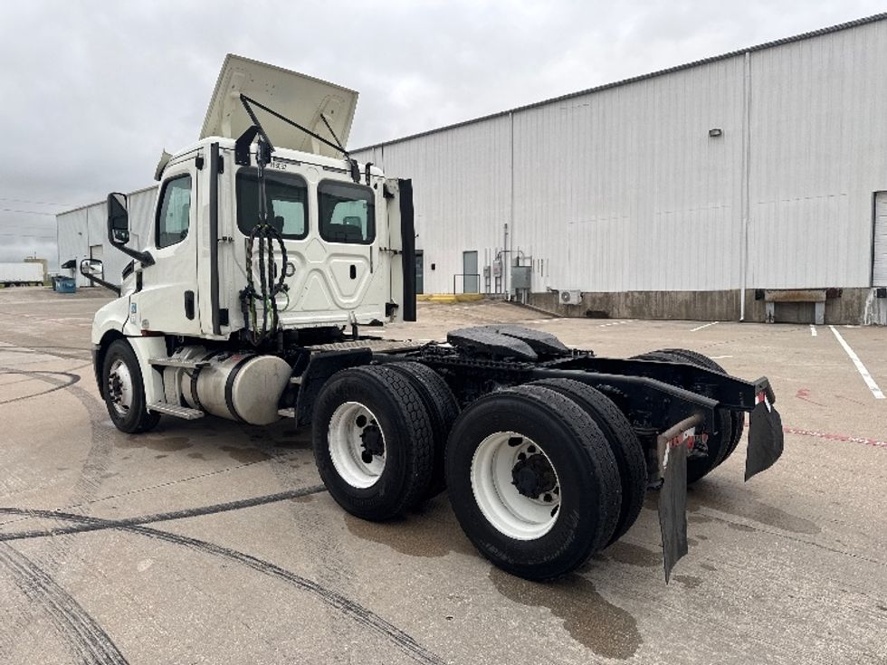 Day Cab Tractor-Heavy Duty Tractors-Freightliner-2018-T12664ST-Denton-TX-569,702\n\t\tmiles-$ 36,750 - Image 5