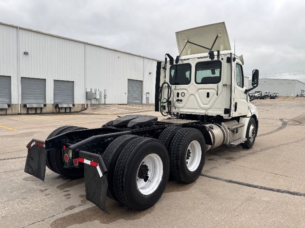 Day Cab Tractor-Heavy Duty Tractors-Freightliner-2018-T12664ST-Denton-TX-569,702\n\t\tmiles-$ 36,750 - Image 7