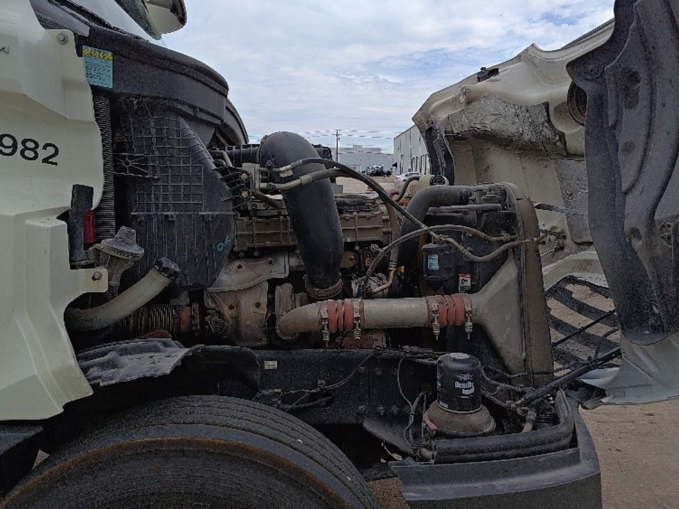 Day Cab Tractor-Heavy Duty Tractors-Freightliner-2018-T12664ST-Denton-TX-613,710\n\t\tmiles-$ 32,500 - Image 15