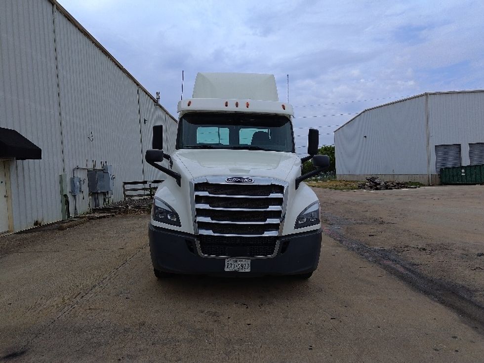 Day Cab Tractor-Heavy Duty Tractors-Freightliner-2018-T12664ST-Denton-TX-613,710\n\t\tmiles-$ 32,500 - Image 2