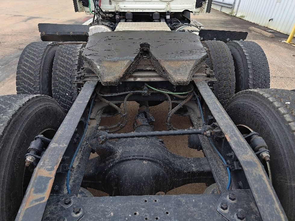 Day Cab Tractor-Heavy Duty Tractors-Freightliner-2018-T12664ST-Denton-TX-613,710\n\t\tmiles-$ 32,500 - Image 6
