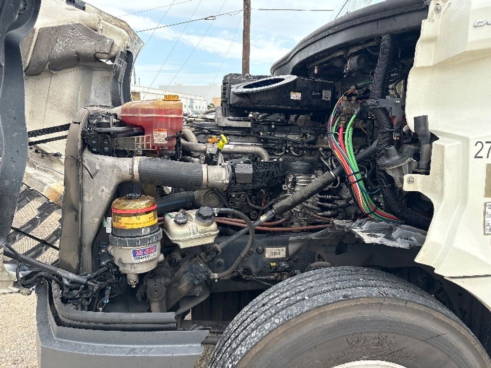 Day Cab Tractor-Heavy Duty Tractors-Freightliner-2018-T12664ST-Denton-TX-681,851\n\t\tmiles-$ 26,250 - Image 16