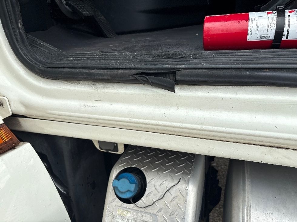 Day Cab Tractor-Heavy Duty Tractors-Freightliner-2018-T12664ST-Denton-TX-681,851\n\t\tmiles-$ 26,250 - Image 17