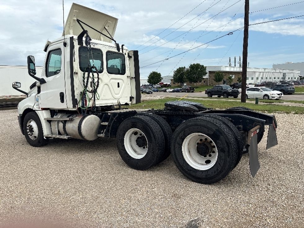 Day Cab Tractor-Heavy Duty Tractors-Freightliner-2018-T12664ST-Denton-TX-681,851\n\t\tmiles-$ 26,250 - Image 5