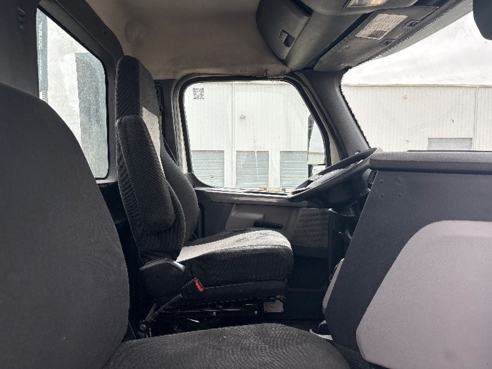 Day Cab Tractor-Heavy Duty Tractors-Freightliner-2018-T12664ST-Denton-TX-711,842\n\t\tmiles-$ 26,000 - Image 14