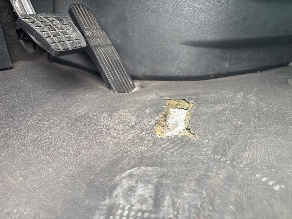 Day Cab Tractor-Heavy Duty Tractors-Freightliner-2018-T12664ST-Denton-TX-711,842\n\t\tmiles-$ 26,000 - Image 17