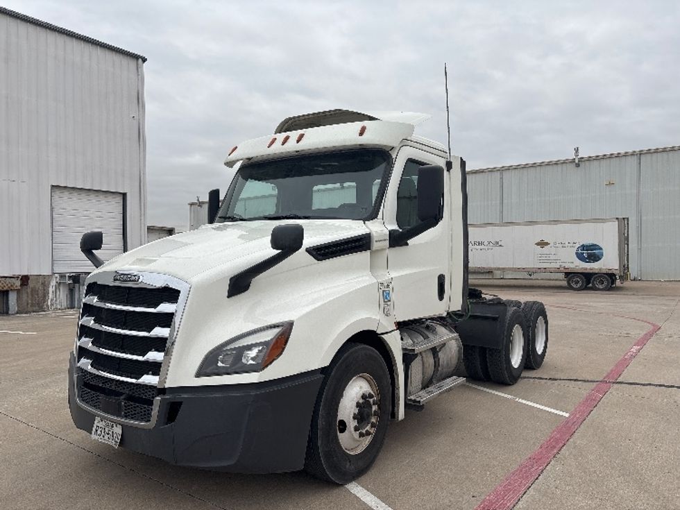 Day Cab Tractor-Heavy Duty Tractors-Freightliner-2018-T12664ST-Denton-TX-711,842\n\t\tmiles-$ 26,000 - Image 3