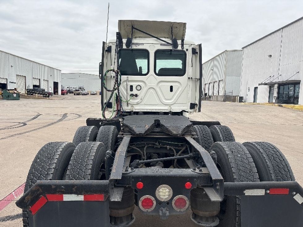 Day Cab Tractor-Heavy Duty Tractors-Freightliner-2018-T12664ST-Denton-TX-711,842\n\t\tmiles-$ 26,000 - Image 6