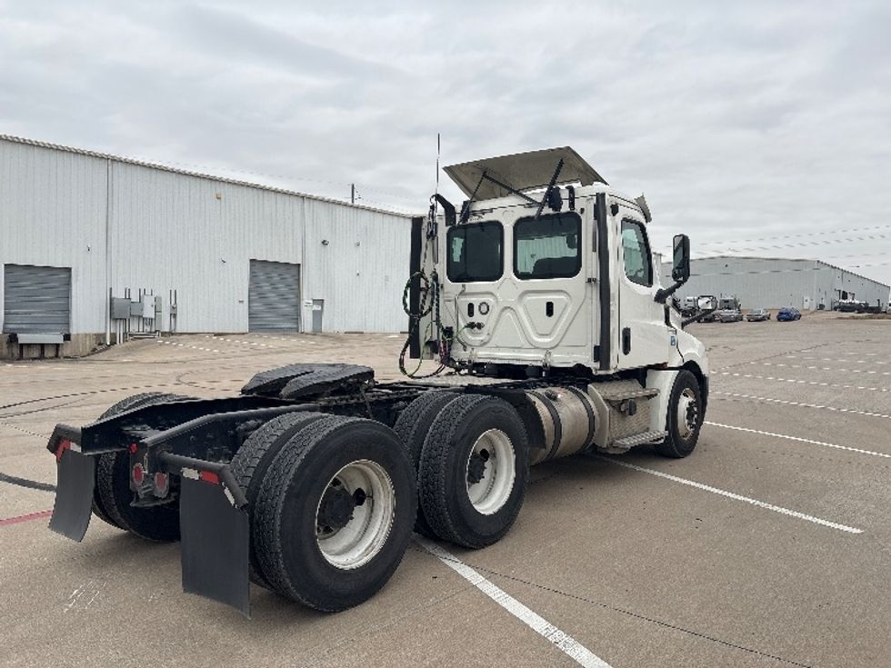 Day Cab Tractor-Heavy Duty Tractors-Freightliner-2018-T12664ST-Denton-TX-711,842\n\t\tmiles-$ 26,000 - Image 7