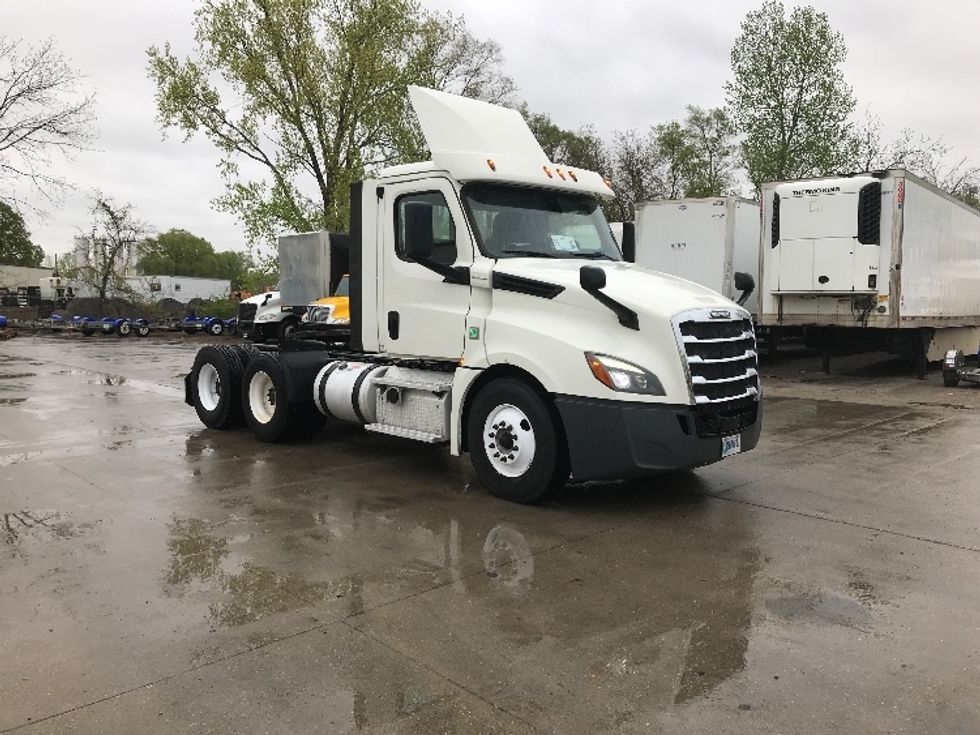 Day Cab Tractor-Heavy Duty Tractors-Freightliner-2018-T12664ST-Des Moines-IA-297,674\n\t\tmiles-$ 50,750 - Image 1