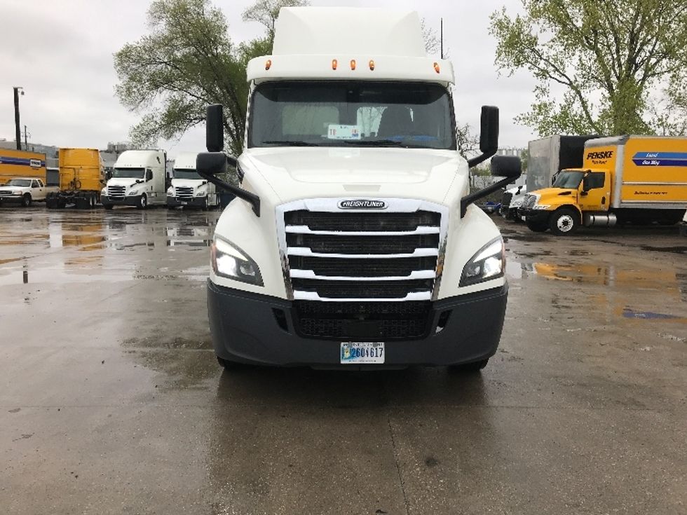 Day Cab Tractor-Heavy Duty Tractors-Freightliner-2018-T12664ST-Des Moines-IA-297,674\n\t\tmiles-$ 50,750 - Image 2