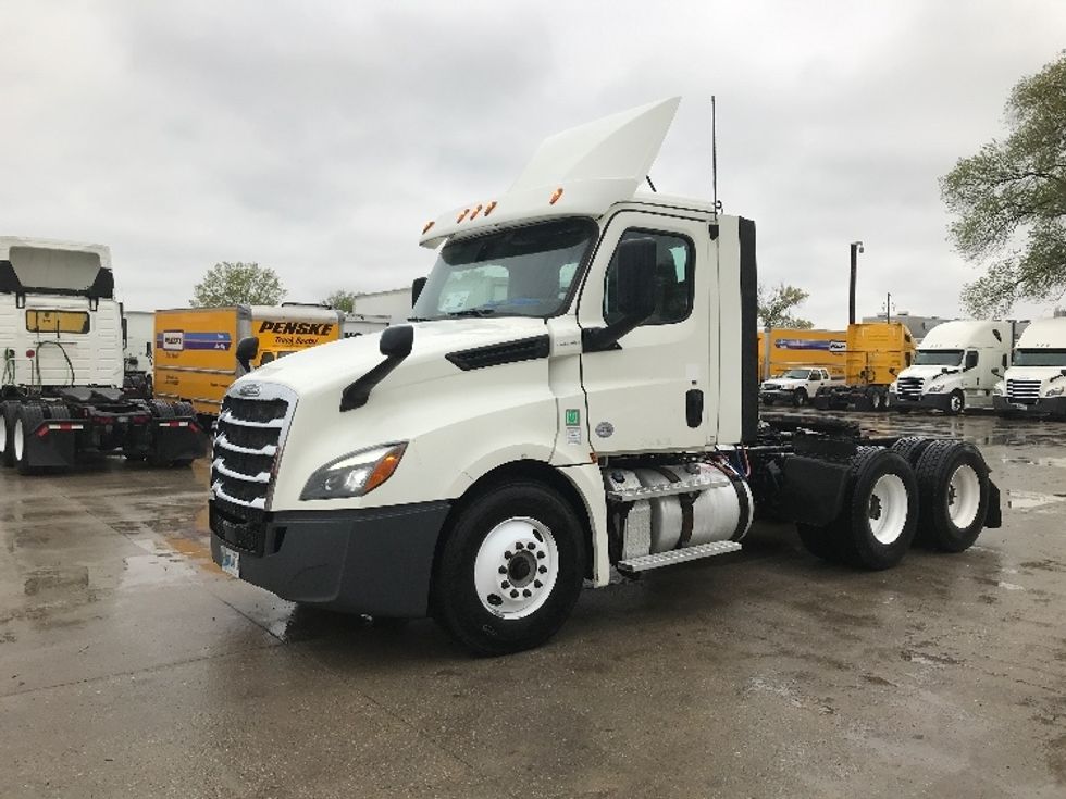 Day Cab Tractor-Heavy Duty Tractors-Freightliner-2018-T12664ST-Des Moines-IA-297,674\n\t\tmiles-$ 50,750 - Image 3