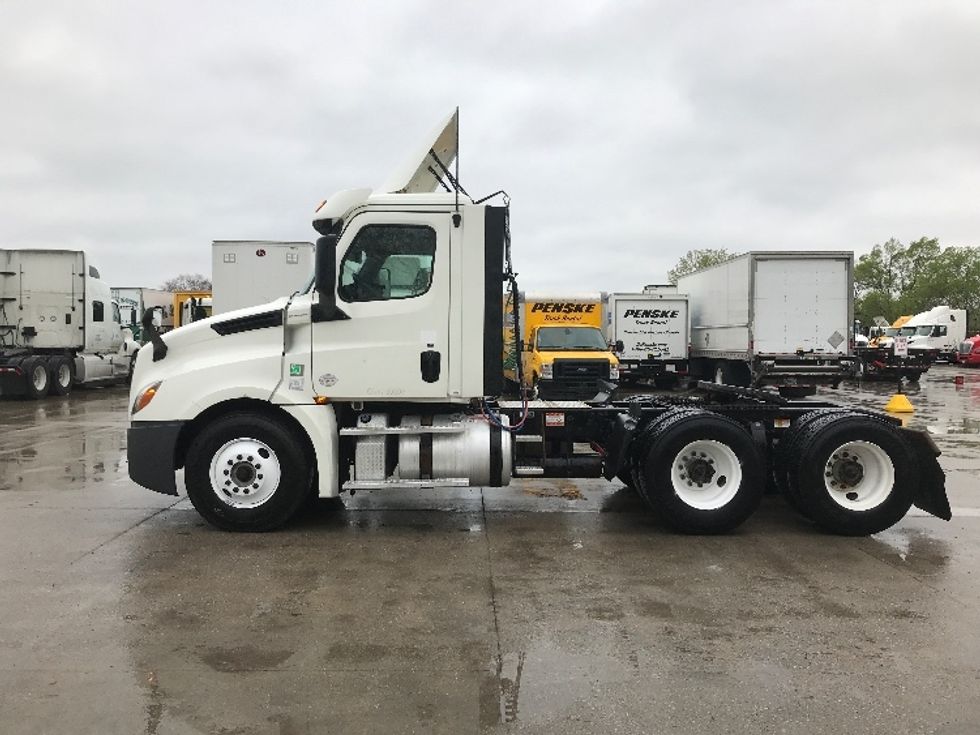 Day Cab Tractor-Heavy Duty Tractors-Freightliner-2018-T12664ST-Des Moines-IA-297,674\n\t\tmiles-$ 50,750 - Image 4