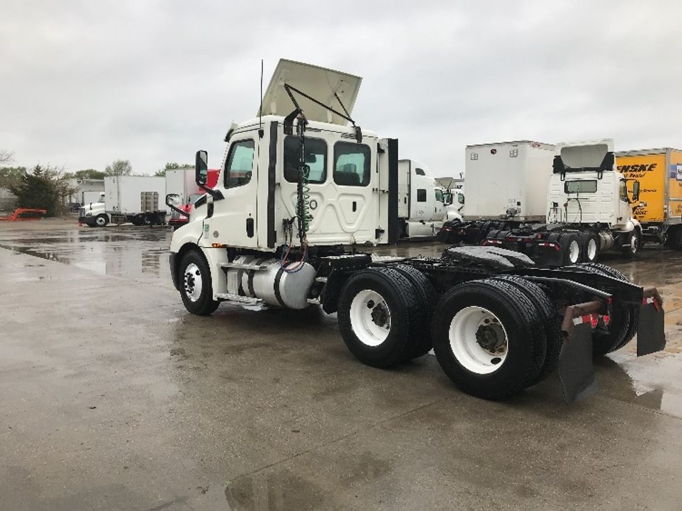 Day Cab Tractor-Heavy Duty Tractors-Freightliner-2018-T12664ST-Des Moines-IA-297,674\n\t\tmiles-$ 50,750 - Image 5