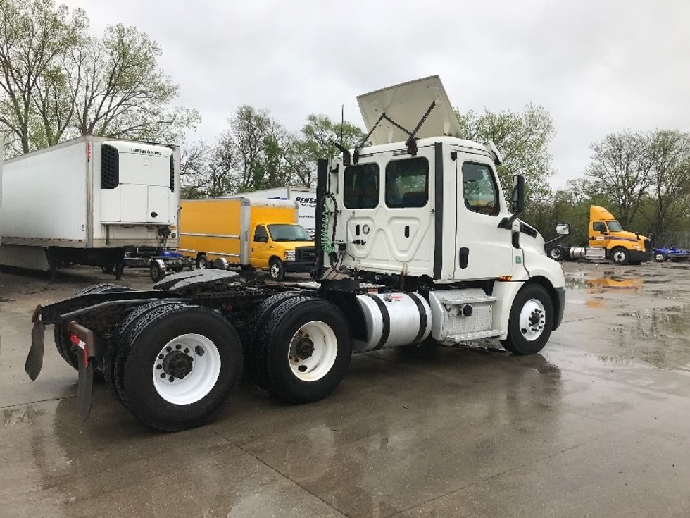 Day Cab Tractor-Heavy Duty Tractors-Freightliner-2018-T12664ST-Des Moines-IA-297,674\n\t\tmiles-$ 50,750 - Image 7
