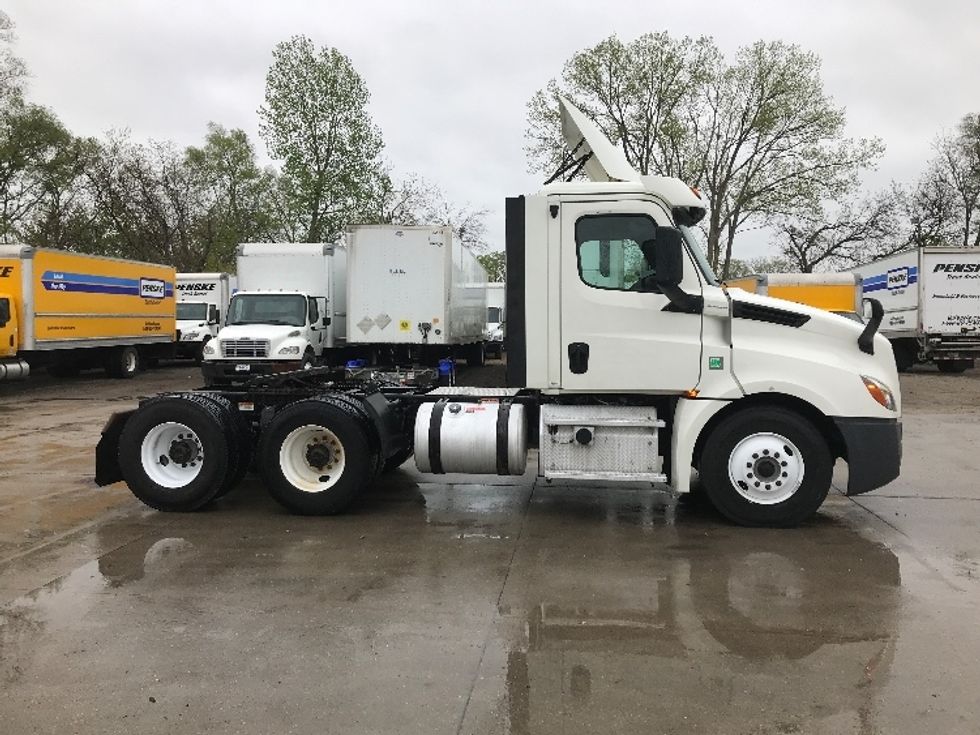 Day Cab Tractor-Heavy Duty Tractors-Freightliner-2018-T12664ST-Des Moines-IA-297,674\n\t\tmiles-$ 50,750 - Image 8