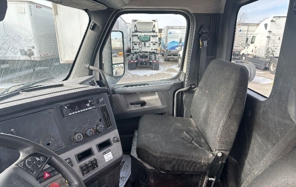 Day Cab Tractor-Heavy Duty Tractors-Freightliner-2018-T12664ST-Des Moines-IA-426,953\n\t\tmiles-$ 45,000 - Image 10