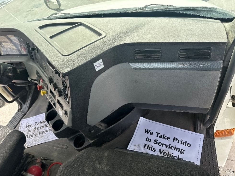 Day Cab Tractor-Heavy Duty Tractors-Freightliner-2018-T12664ST-Des Moines-IA-426,953\n\t\tmiles-$ 45,000 - Image 13