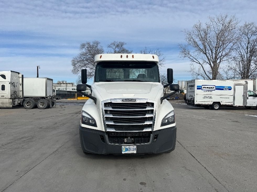 Day Cab Tractor-Heavy Duty Tractors-Freightliner-2018-T12664ST-Des Moines-IA-426,953\n\t\tmiles-$ 45,000 - Image 2