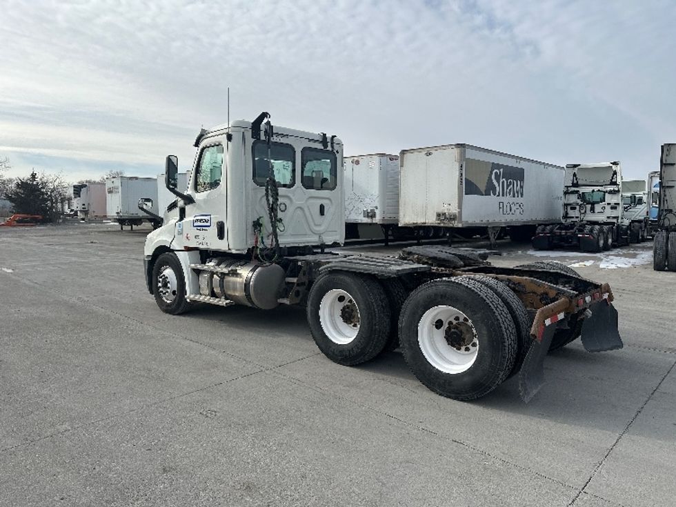 Day Cab Tractor-Heavy Duty Tractors-Freightliner-2018-T12664ST-Des Moines-IA-426,953\n\t\tmiles-$ 45,000 - Image 5