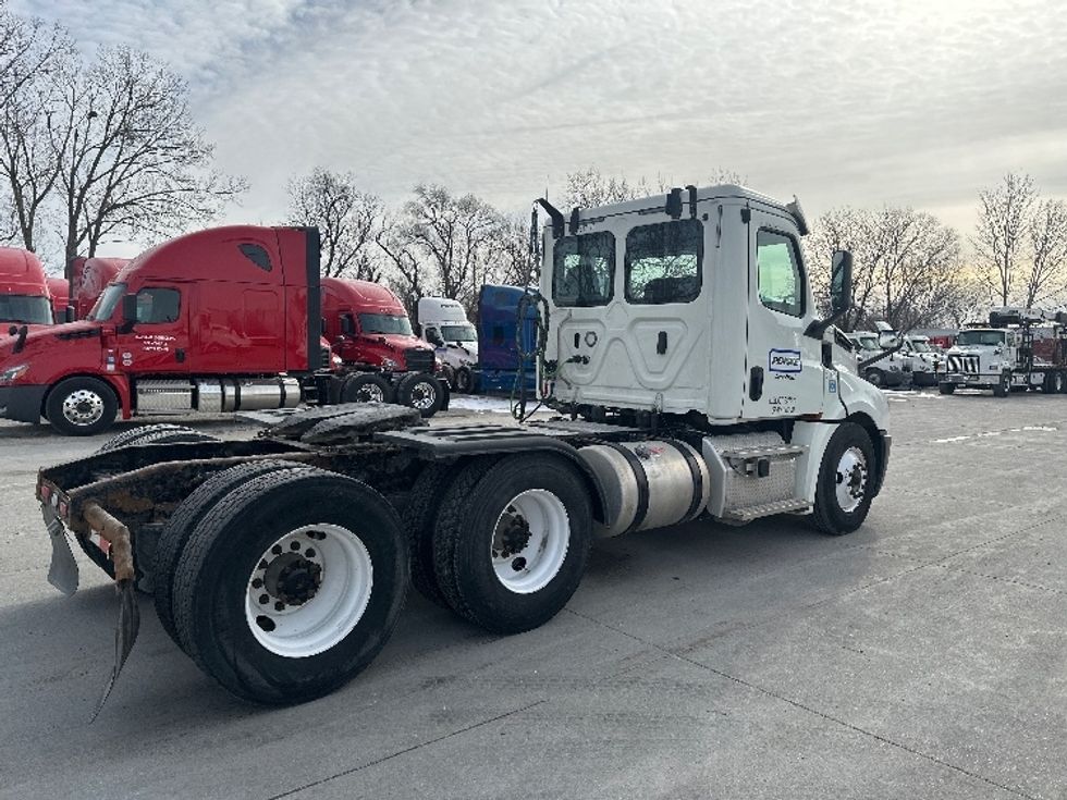 Day Cab Tractor-Heavy Duty Tractors-Freightliner-2018-T12664ST-Des Moines-IA-426,953\n\t\tmiles-$ 45,000 - Image 7