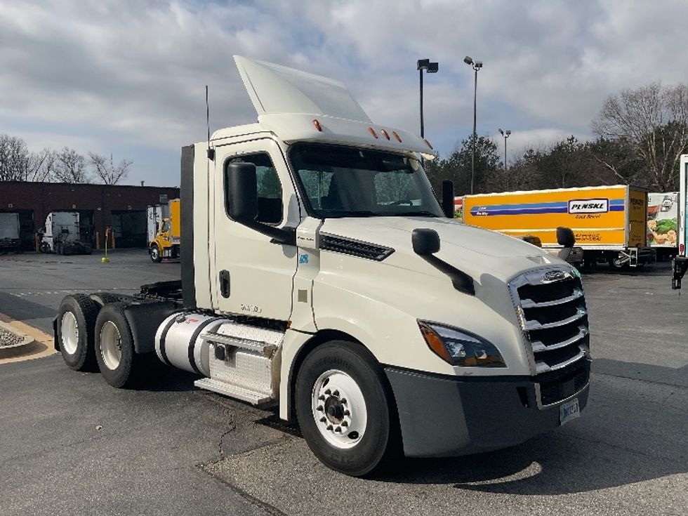 Day Cab Tractor-Heavy Duty Tractors-Freightliner-2018-T12664ST-Duluth-GA-398,086\n\t\tmiles-$ 47,000 - Image 1