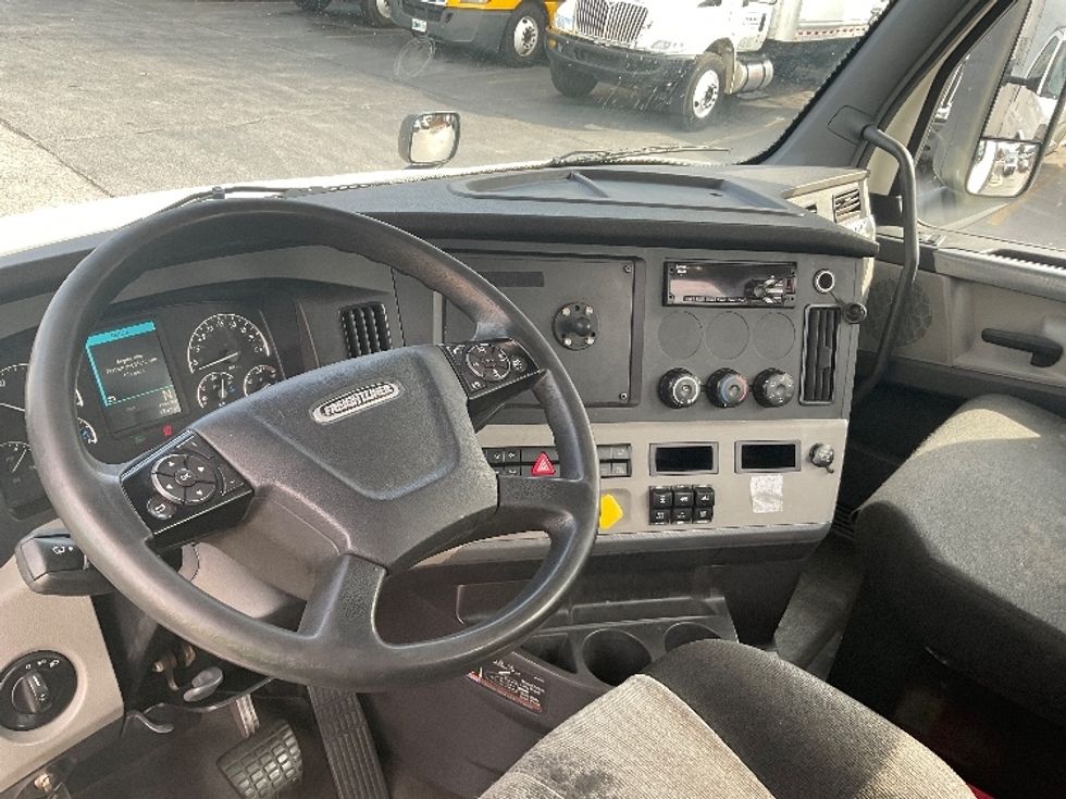 Day Cab Tractor-Heavy Duty Tractors-Freightliner-2018-T12664ST-Duluth-GA-398,086\n\t\tmiles-$ 47,000 - Image 10