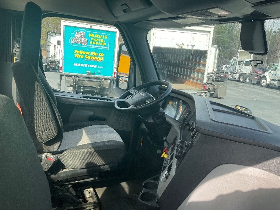 Day Cab Tractor-Heavy Duty Tractors-Freightliner-2018-T12664ST-Duluth-GA-398,086\n\t\tmiles-$ 47,000 - Image 14