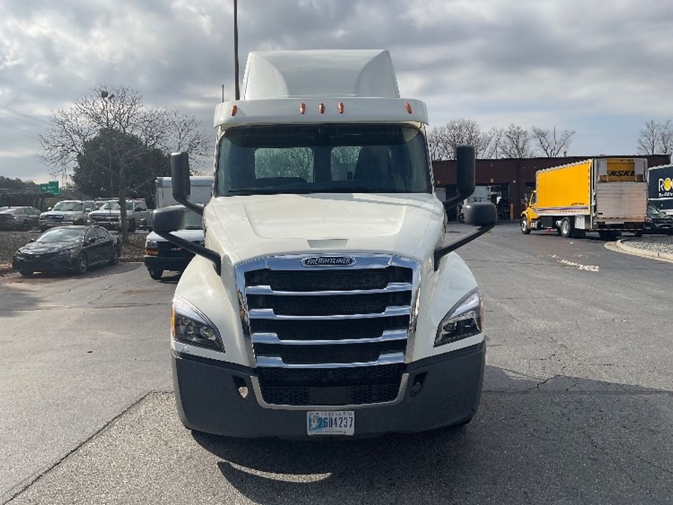 Day Cab Tractor-Heavy Duty Tractors-Freightliner-2018-T12664ST-Duluth-GA-398,086\n\t\tmiles-$ 47,000 - Image 2