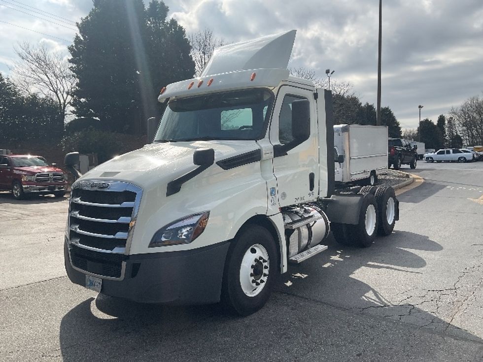 Day Cab Tractor-Heavy Duty Tractors-Freightliner-2018-T12664ST-Duluth-GA-398,086\n\t\tmiles-$ 47,000 - Image 3