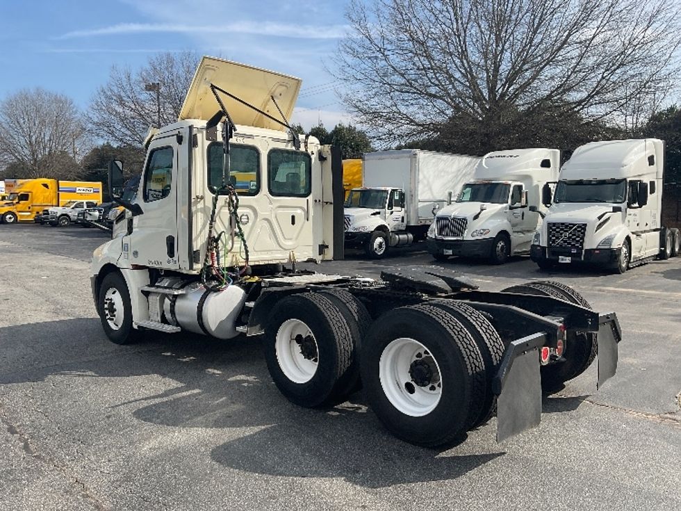 Day Cab Tractor-Heavy Duty Tractors-Freightliner-2018-T12664ST-Duluth-GA-398,086\n\t\tmiles-$ 47,000 - Image 5