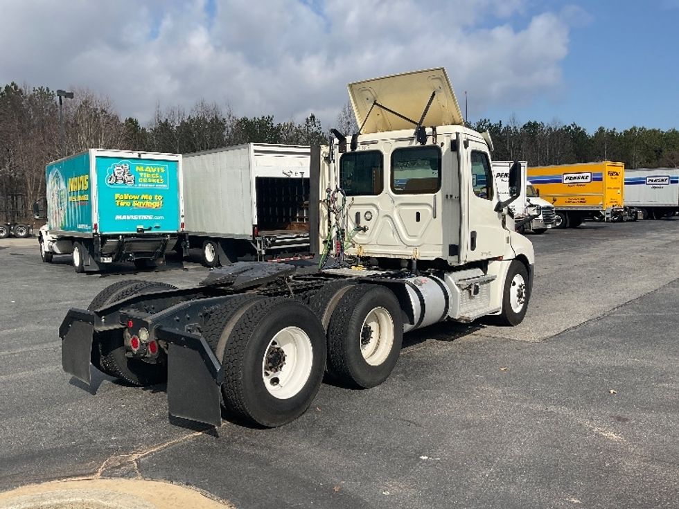 Day Cab Tractor-Heavy Duty Tractors-Freightliner-2018-T12664ST-Duluth-GA-398,086\n\t\tmiles-$ 47,000 - Image 7