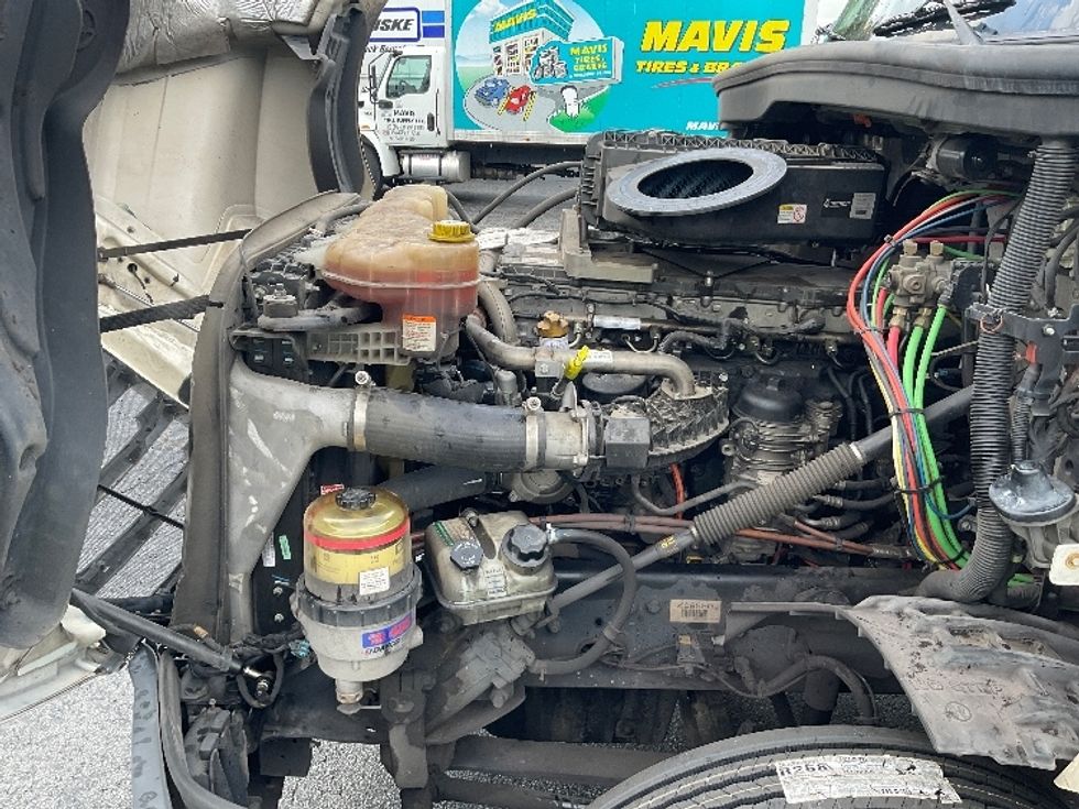 Day Cab Tractor-Heavy Duty Tractors-Freightliner-2018-T12664ST-Duluth-GA-411,284\n\t\tmiles-$ 49,500 - Image 16