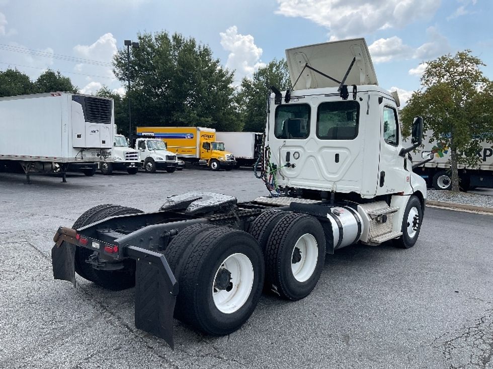 Day Cab Tractor-Heavy Duty Tractors-Freightliner-2018-T12664ST-Duluth-GA-411,284\n\t\tmiles-$ 49,500 - Image 7