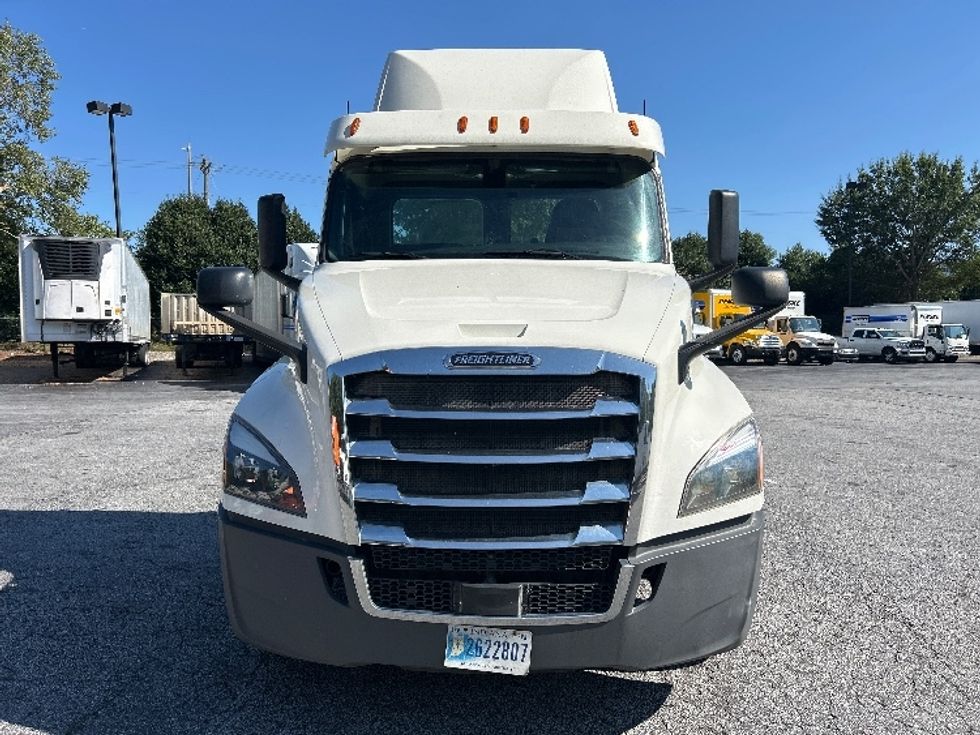 Day Cab Tractor-Heavy Duty Tractors-Freightliner-2018-T12664ST-Duluth-GA-426,499\n\t\tmiles-$ 42,750 - Image 2