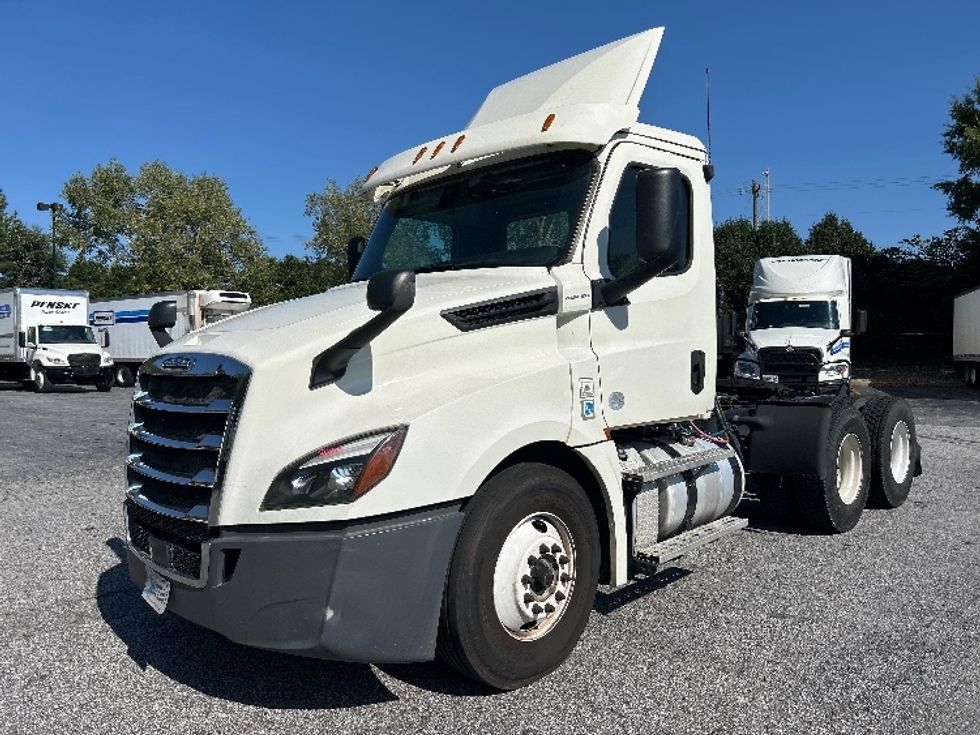 Day Cab Tractor-Heavy Duty Tractors-Freightliner-2018-T12664ST-Duluth-GA-426,499\n\t\tmiles-$ 42,750 - Image 3