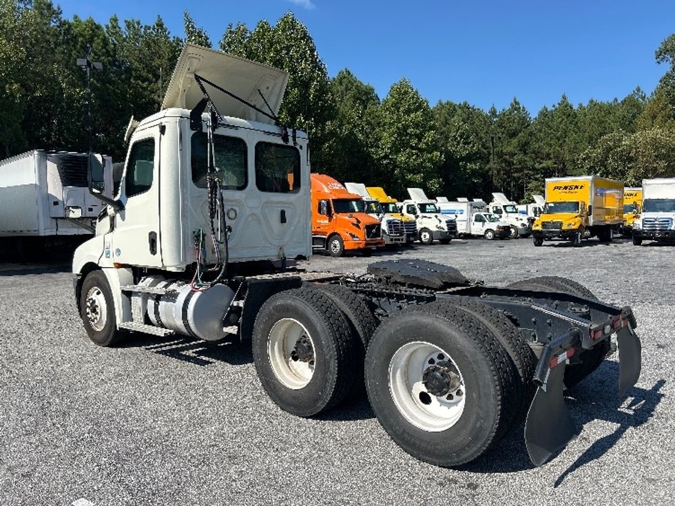 Day Cab Tractor-Heavy Duty Tractors-Freightliner-2018-T12664ST-Duluth-GA-426,499\n\t\tmiles-$ 42,750 - Image 5