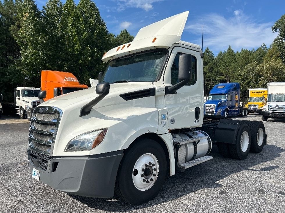 Day Cab Tractor-Heavy Duty Tractors-Freightliner-2018-T12664ST-Duluth-GA-449,501\n\t\tmiles-$ 41,750 - Image 3
