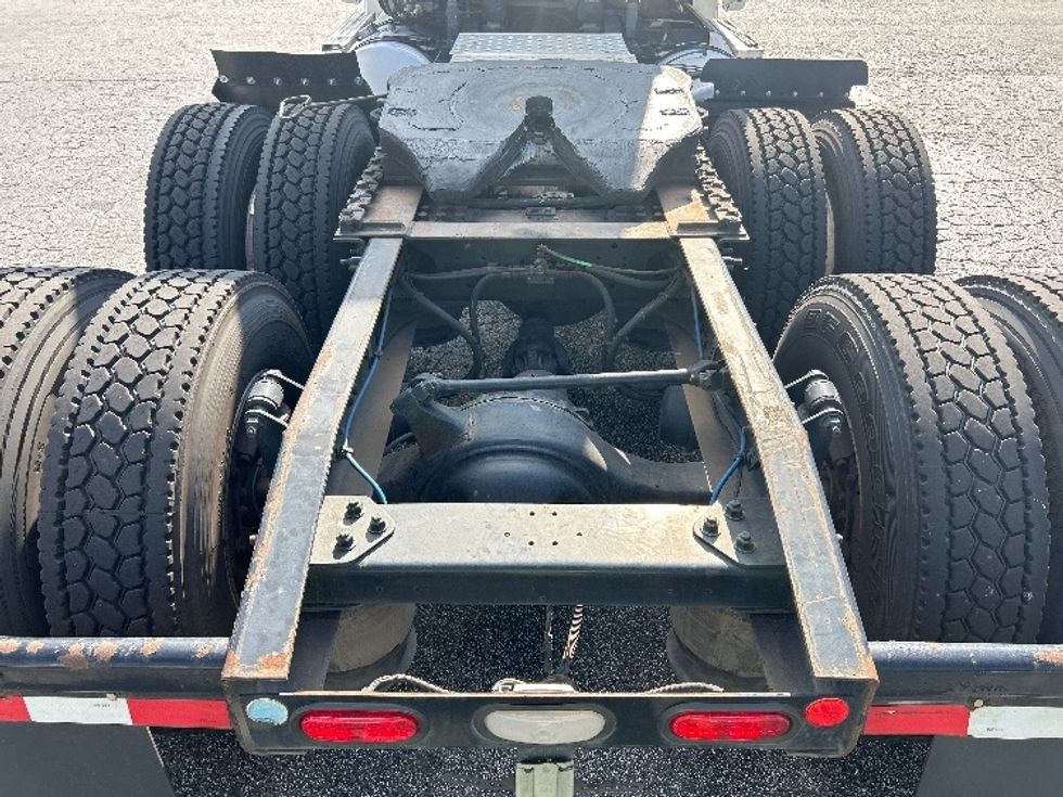 Day Cab Tractor-Heavy Duty Tractors-Freightliner-2018-T12664ST-Duluth-GA-449,501\n\t\tmiles-$ 41,750 - Image 6