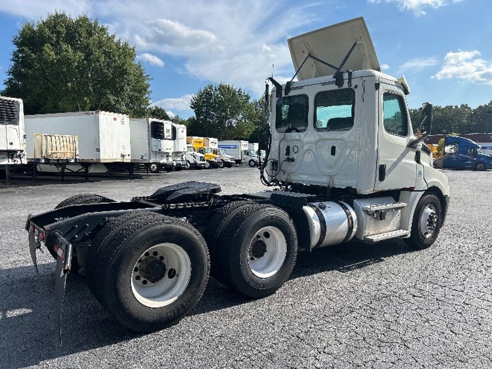 Day Cab Tractor-Heavy Duty Tractors-Freightliner-2018-T12664ST-Duluth-GA-449,501\n\t\tmiles-$ 41,750 - Image 7
