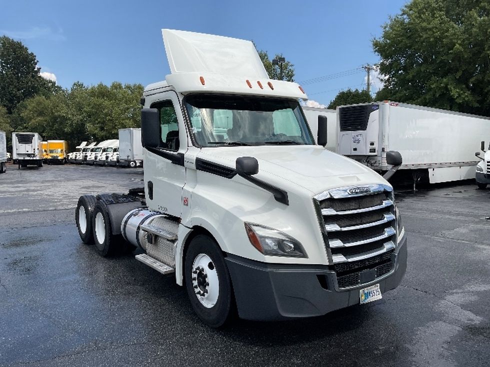 Day Cab Tractor-Heavy Duty Tractors-Freightliner-2018-T12664ST-Duluth-GA-455,437\n\t\tmiles-$ 47,000 - Image 1